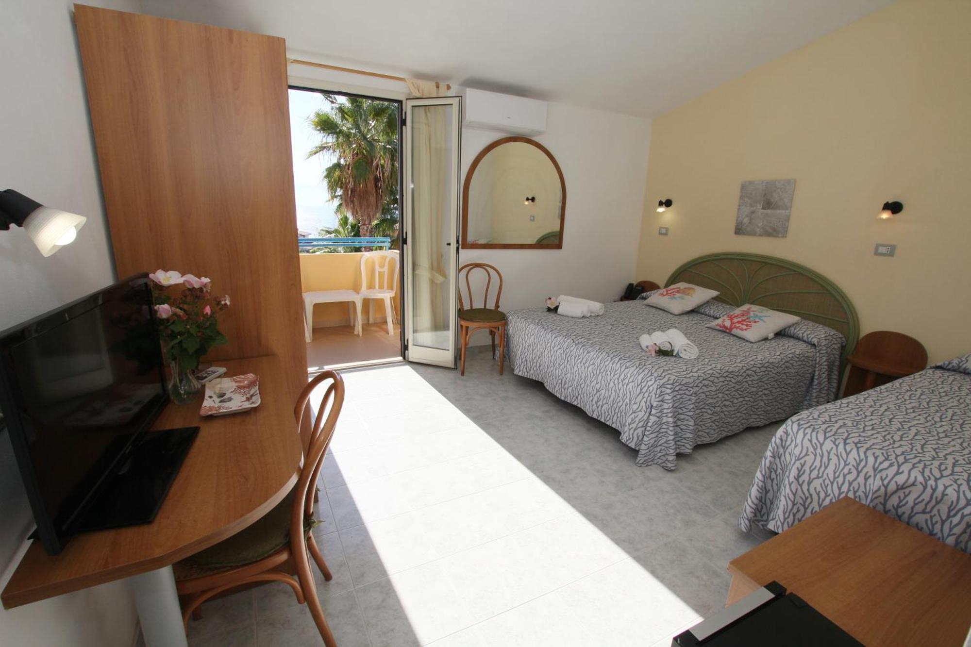Hotel Grotticelle Капо Ватикано Екстериор снимка
