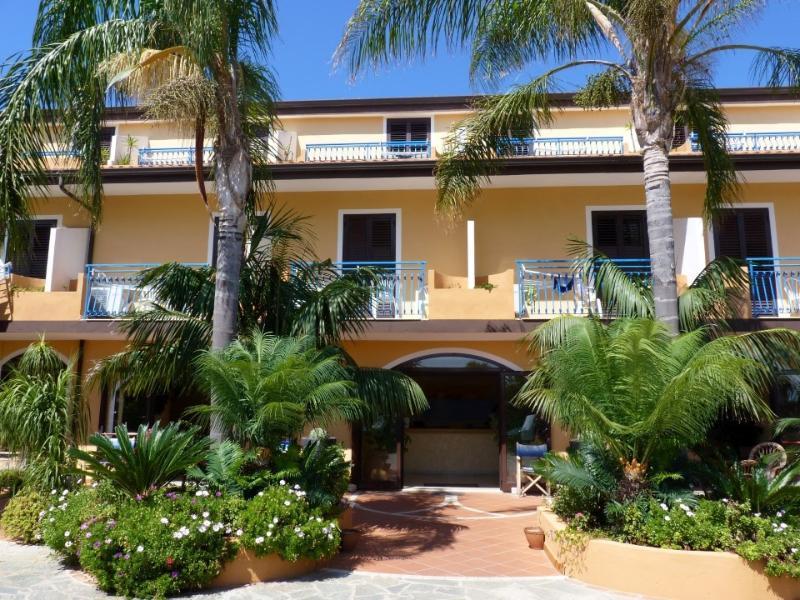 Hotel Grotticelle Капо Ватикано Екстериор снимка