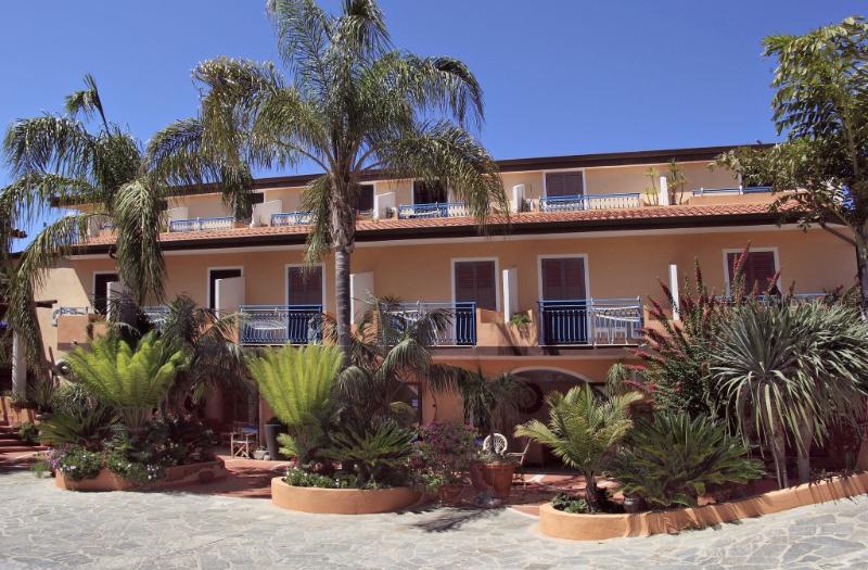 Hotel Grotticelle Капо Ватикано Екстериор снимка